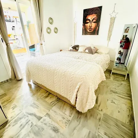 Piso En Zona Tranquila De - Torrequebrada Golf Apartment *